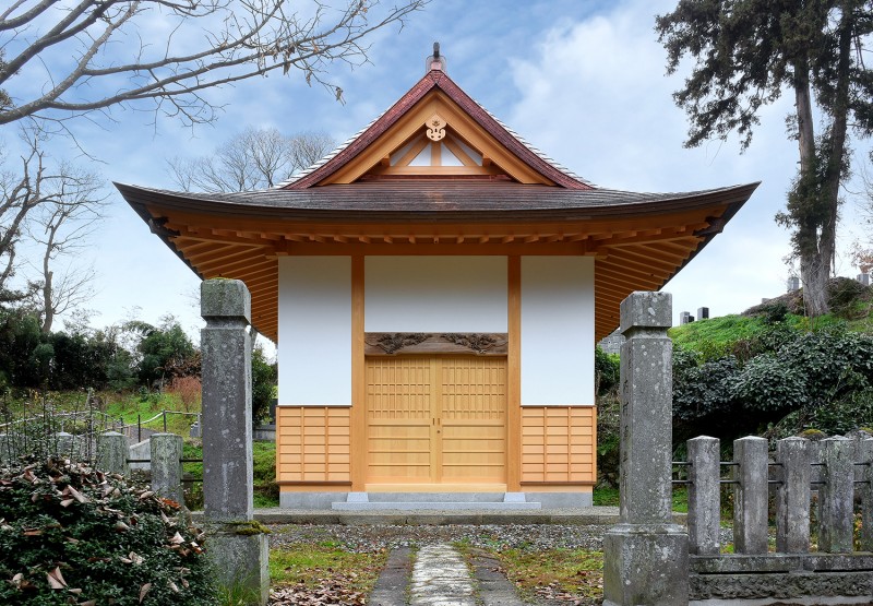 12.開山堂全景・北面-800x555