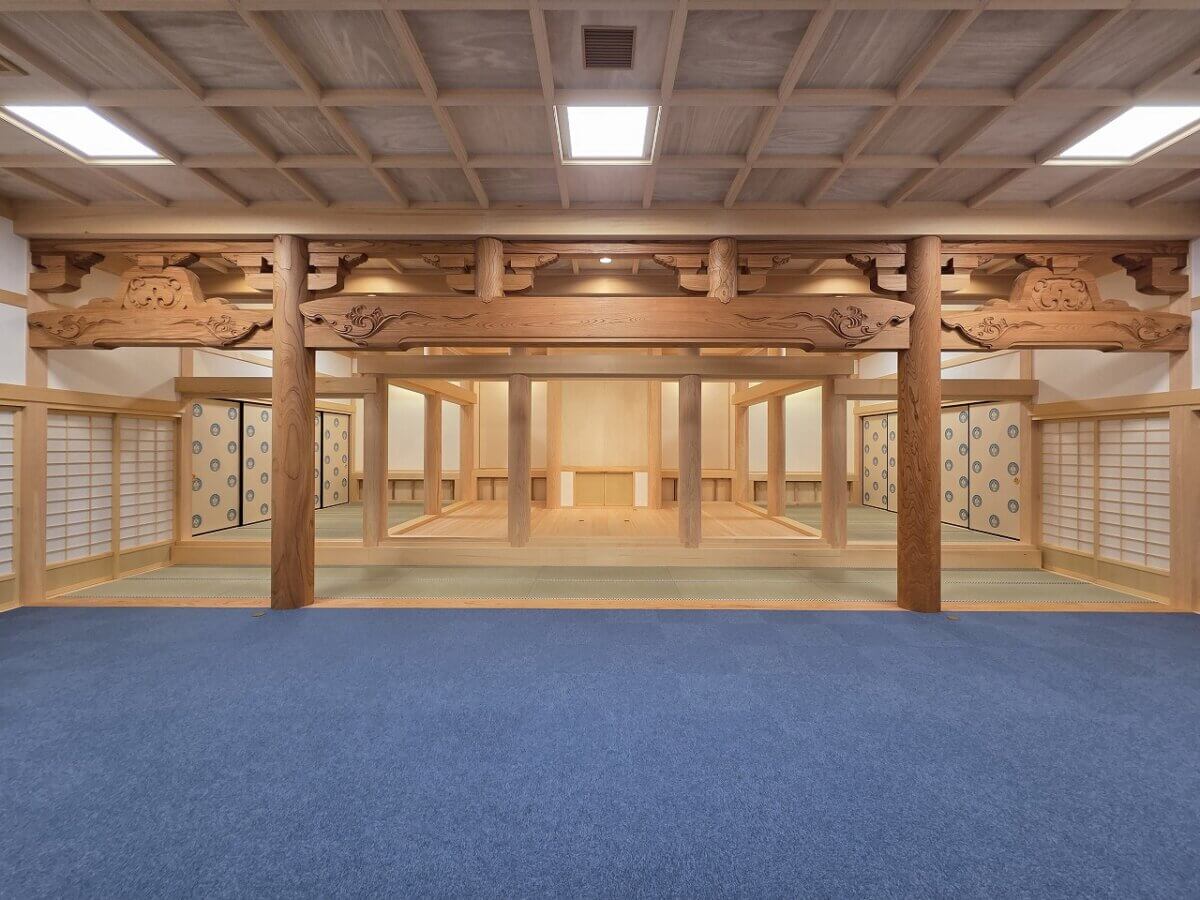 これから巻障子、荘厳類が取り付けられます。
